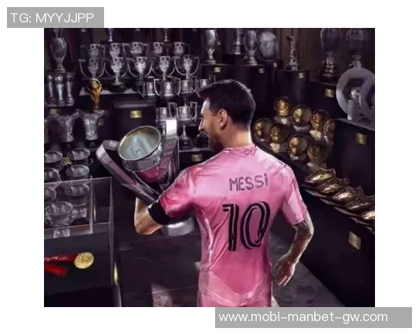 梅西分享与奖杯合影感慨迈阿密赛季的辉煌成就与难忘回忆