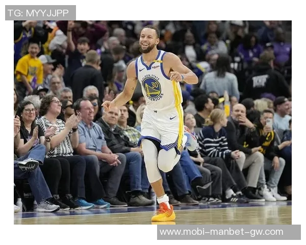 萨城对决库里拉文三分雨下19分4板2助1断展现全能表现