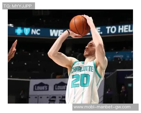 迈尔斯布里奇斯表现出色14投6中贡献17分4篮板三分球命中率高达50 迈尔斯布里奇斯表现出色14投6中贡献17分4篮板三分球命中率高达50